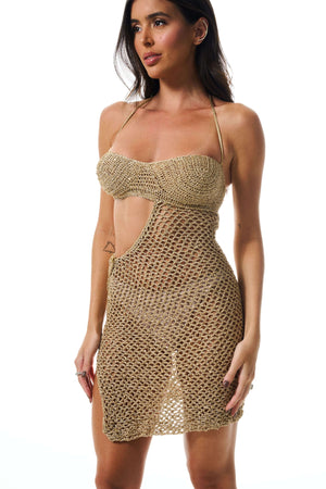 Detalhe do busto de trama fechada do Vestido Party dourado de crochê