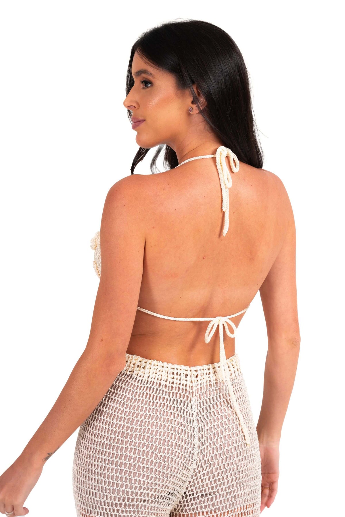Costas do Top Alika off white com amarração no pescoço e nas costas